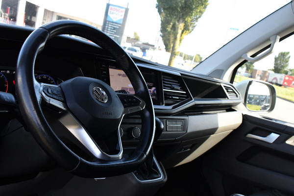 Volkswagen Transporter 2.0 TDI L2H1 32 Bulli Virtual, Adaptieve Cruise, LED, Carplay, Automaat, NAVI, Trekhaak, Sensoren, Uniek!