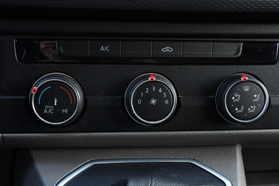 Volkswagen Transporter 2.0 TDI L2H1 32 Bulli Virtual, Adaptieve Cruise, LED, Carplay, Automaat, NAVI, Trekhaak, Sensoren, Uniek!