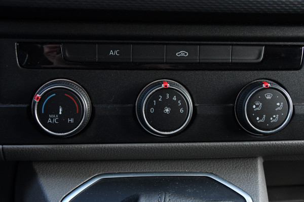 Volkswagen Transporter 2.0 TDI L2H1 32 Bulli Virtual, Adaptieve Cruise, LED, Carplay, Automaat, NAVI, Trekhaak, Sensoren, Uniek!