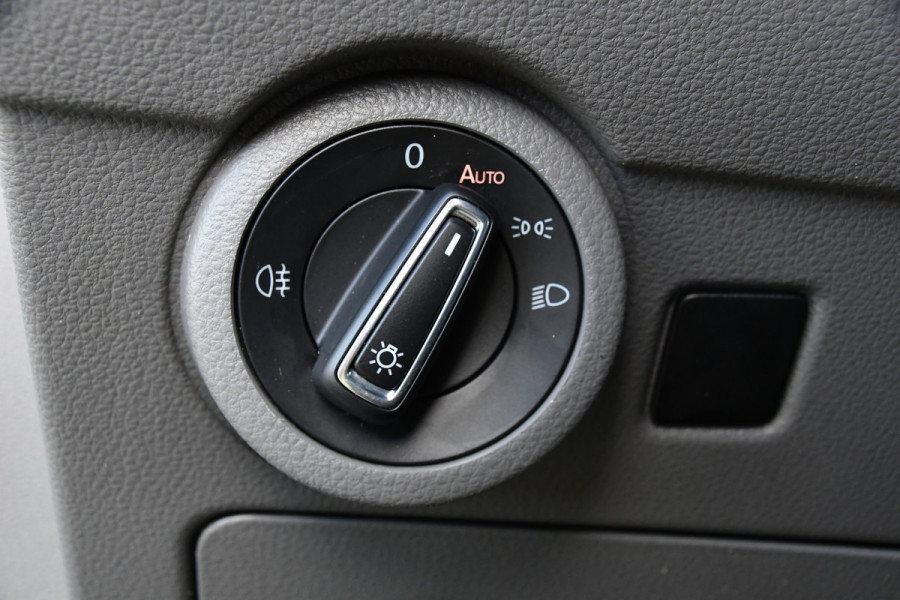 Volkswagen Transporter 2.0 TDI L2H1 32 Bulli Virtual, Adaptieve Cruise, LED, Carplay, Automaat, NAVI, Trekhaak, Sensoren, Uniek!