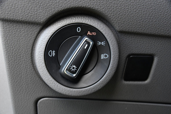 Volkswagen Transporter 2.0 TDI L2H1 32 Bulli Virtual, Adaptieve Cruise, LED, Carplay, Automaat, NAVI, Trekhaak, Sensoren, Uniek!