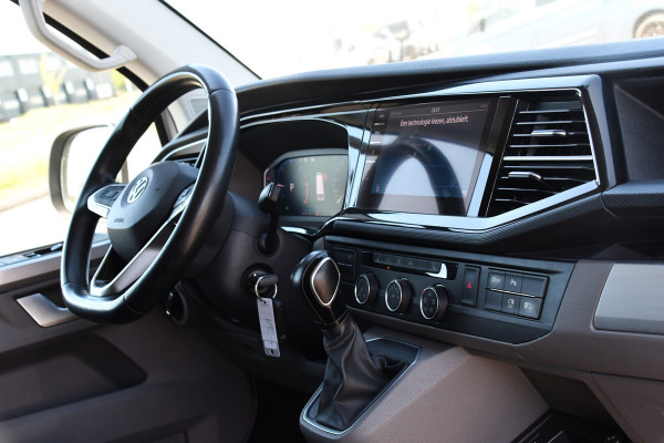 Volkswagen Transporter 2.0 TDI L2H1 30 DC Bulli Virtual, Adaptieve Cruise, 199PK, LED, Electrische deur, Stoelverwarming, Trekhaak, Uniek!