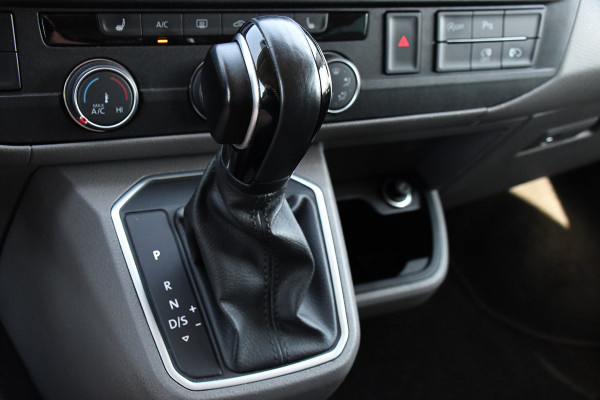 Volkswagen Transporter 2.0 TDI L2H1 30 DC Bulli Virtual, Adaptieve Cruise, 199PK, LED, Electrische deur, Stoelverwarming, Trekhaak, Uniek!