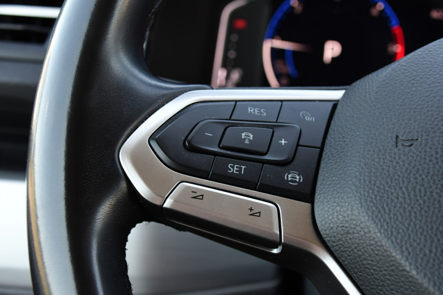 Volkswagen Transporter 2.0 TDI L2H1 30 DC Bulli Virtual, Adaptieve Cruise, 199PK, LED, Electrische deur, Stoelverwarming, Trekhaak, Uniek!