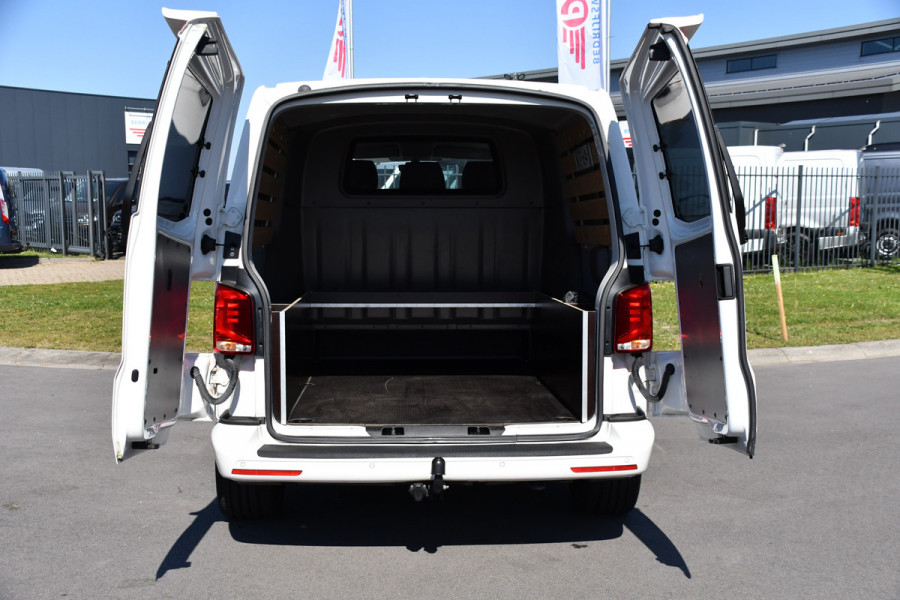Volkswagen Transporter 2.0 TDI L2H1 30 DC Bulli Virtual, Adaptieve Cruise, 199PK, LED, Electrische deur, Stoelverwarming, Trekhaak, Uniek!