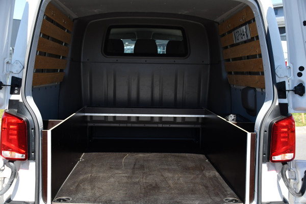 Volkswagen Transporter 2.0 TDI L2H1 30 DC Bulli Virtual, Adaptieve Cruise, 199PK, LED, Electrische deur, Stoelverwarming, Trekhaak, Uniek!