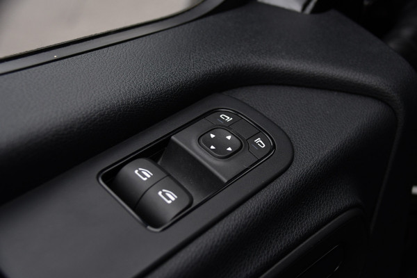 Mercedes-Benz Sprinter 317 1.9 CDI L2H1 RWD Camera, Cruise, Carplay, 170PK, Automaat, Led, Multimedia, Trekhaak, UNIEK!