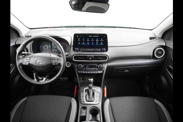 Hyundai Kona 1.6GDI HEV Hybride Trekhaak Camera Adap.Cruise Head-Up Display Navi Ecc Fashion Keyless Apple Carplay/Android Auto Privacy Glas 1e Eigenaar 1.300KG Trekgewicht Origineel Nederlandse Auto