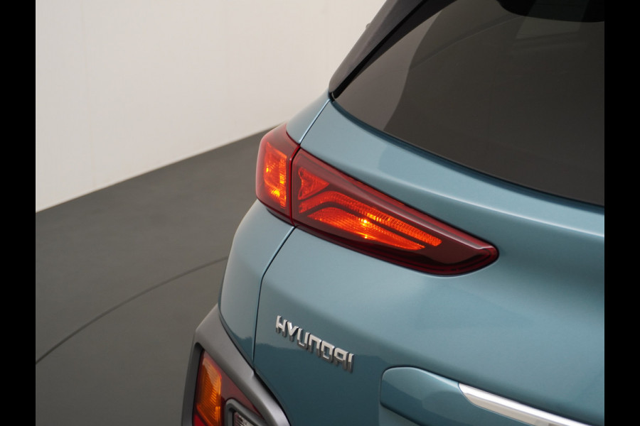 Hyundai Kona 1.6GDI HEV Hybride Trekhaak Camera Adap.Cruise Head-Up Display Navi Ecc Fashion Keyless Apple Carplay/Android Auto Privacy Glas 1e Eigenaar 1.300KG Trekgewicht Origineel Nederlandse Auto