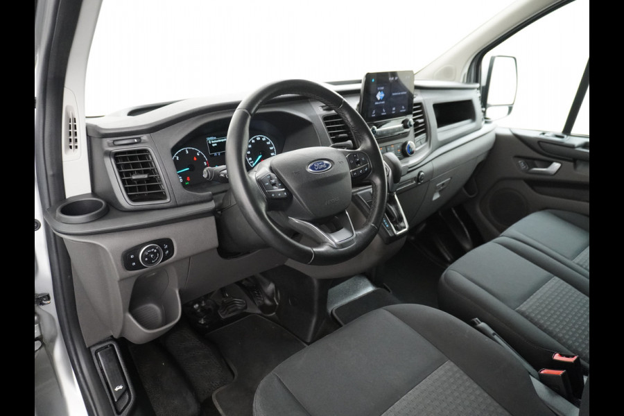 Ford Transit Custom 300 2.0TDCI 130PK AUTOMAAT L2H1 3-Persoons Trekhaak Camera Cruise Control DAB Pdc Trend Schuifdeur Betonplex vloer Lat om Lat Wandbetimmering 1.750KG Trekgewicht Euro 6
