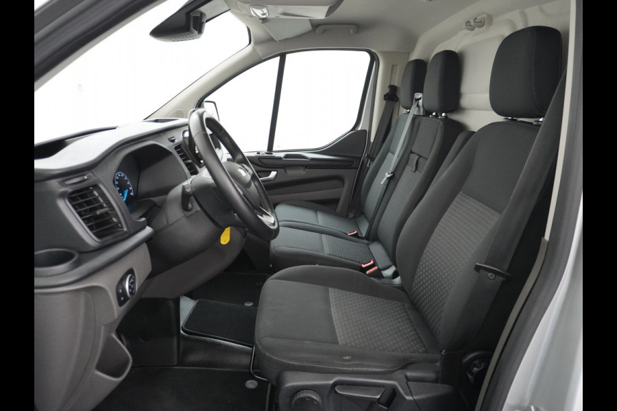 Ford Transit Custom 300 2.0TDCI 130PK AUTOMAAT L2H1 3-Persoons Trekhaak Camera Cruise Control DAB Pdc Trend Schuifdeur Betonplex vloer Lat om Lat Wandbetimmering 1.750KG Trekgewicht Euro 6