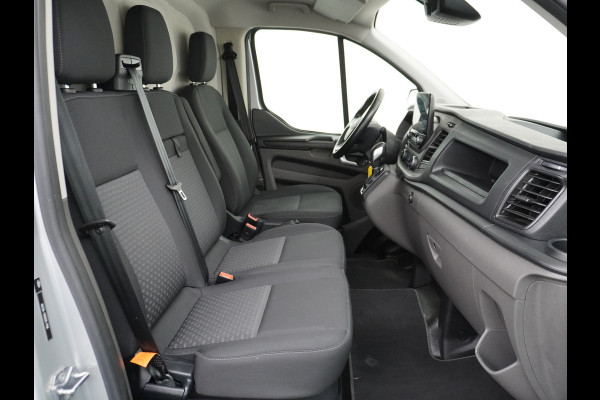 Ford Transit Custom 300 2.0TDCI 130PK AUTOMAAT L2H1 3-Persoons Trekhaak Camera Cruise Control DAB Pdc Trend Schuifdeur Betonplex vloer Lat om Lat Wandbetimmering 1.750KG Trekgewicht Euro 6