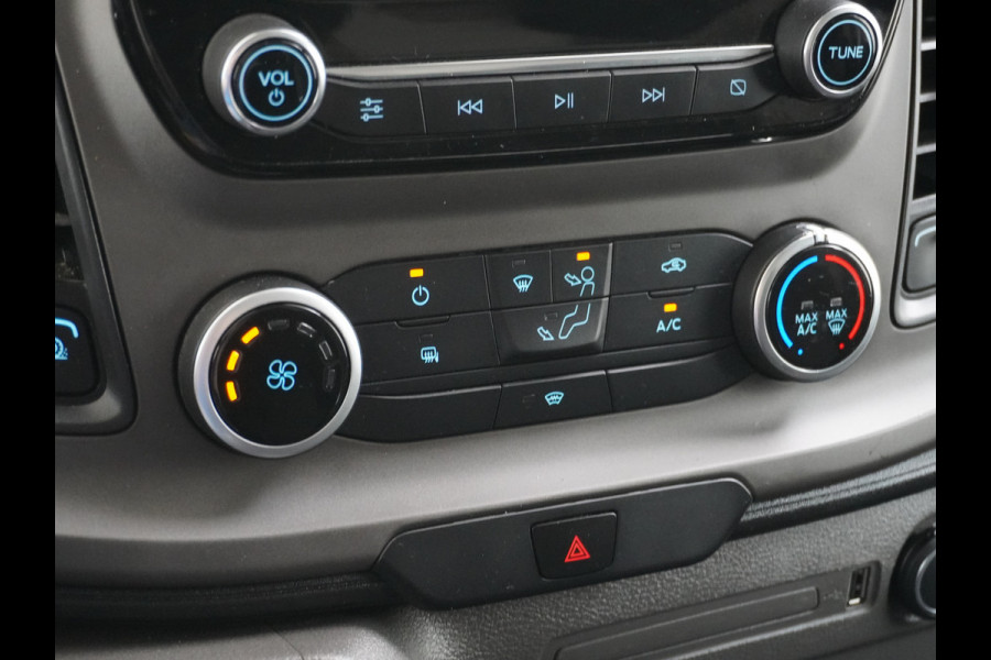 Ford Transit Custom 300 2.0TDCI 130PK AUTOMAAT L2H1 3-Persoons Trekhaak Camera Cruise Control DAB Pdc Trend Schuifdeur Betonplex vloer Lat om Lat Wandbetimmering 1.750KG Trekgewicht Euro 6