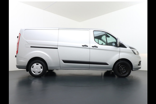 Ford Transit Custom 300 2.0TDCI 130PK AUTOMAAT L2H1 3-Persoons Trekhaak Camera Cruise Control DAB Pdc Trend Schuifdeur Betonplex vloer Lat om Lat Wandbetimmering 1.750KG Trekgewicht Euro 6
