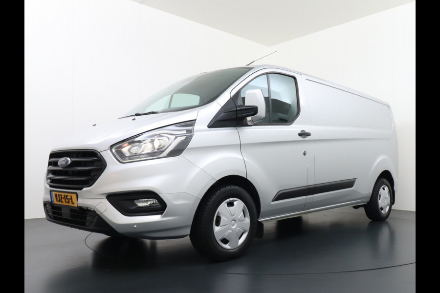 Ford Transit Custom 300 2.0TDCI 130PK AUTOMAAT L2H1 3-Persoons Trekhaak Camera Cruise Control DAB Pdc Trend Schuifdeur Betonplex vloer Lat om Lat Wandbetimmering 1.750KG Trekgewicht Euro 6