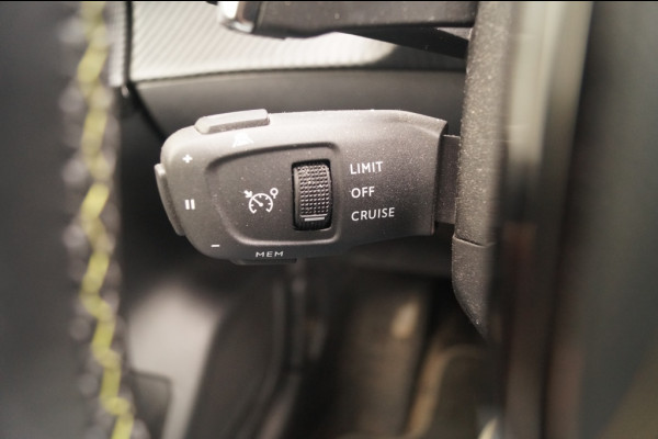Peugeot 208 1.2 PureTech 130pk Automaat GT Pack -LEER-NAVI-ECC-