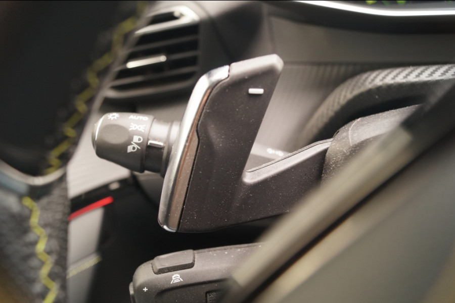 Peugeot 208 1.2 PureTech 130pk Automaat GT Pack -LEER-NAVI-ECC-