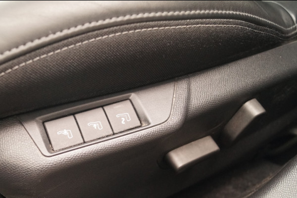 Peugeot 208 1.2 PureTech 130pk Automaat GT Pack -LEER-NAVI-ECC-