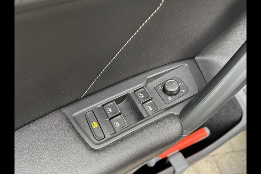 Volkswagen Tiguan 1.5 TSI R-Line Automaat | Black Style | LED verlichting | Navigatiesysteem | Climate control | Cruise control adaptief | DCC ond