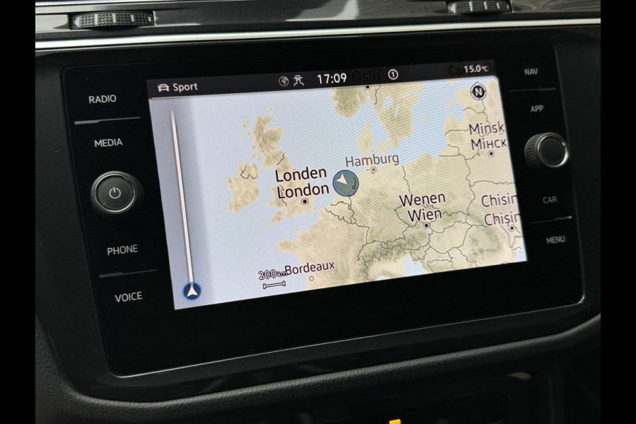 Volkswagen Tiguan 1.5 TSI R-Line Automaat | Black Style | LED verlichting | Navigatiesysteem | Climate control | Cruise control adaptief | DCC ond