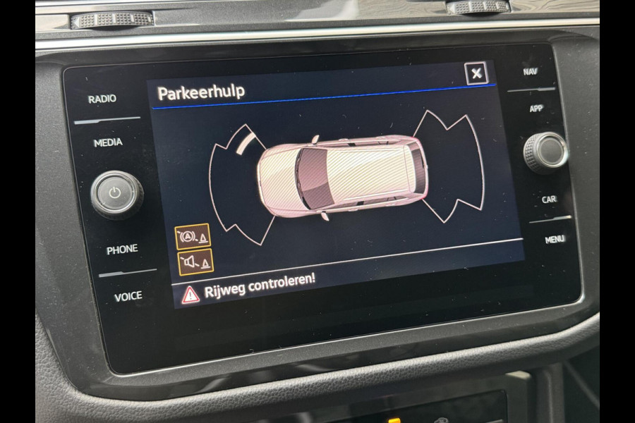 Volkswagen Tiguan 1.5 TSI R-Line Automaat | Black Style | LED verlichting | Navigatiesysteem | Climate control | Cruise control adaptief | DCC ond
