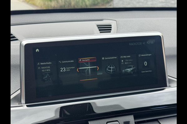 BMW X1 sDrive20i High Executive Automaat | Lederen bekleding | Stoelverwarming | Navigatiesysteem | Cruise control | Climate control |