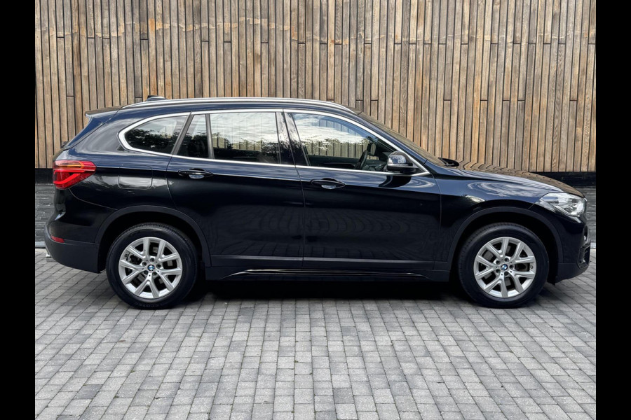 BMW X1 sDrive20i High Executive Automaat | Lederen bekleding | Stoelverwarming | Navigatiesysteem | Cruise control | Climate control |