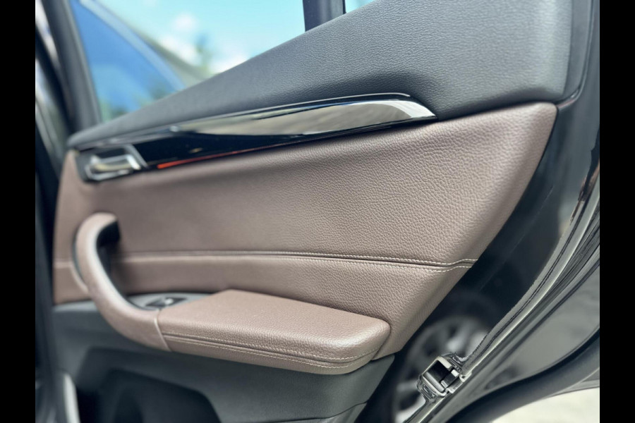BMW X1 sDrive20i High Executive Automaat | Lederen bekleding | Stoelverwarming | Navigatiesysteem | Cruise control | Climate control |