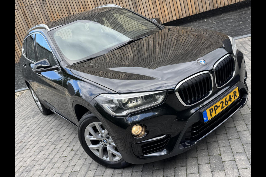 BMW X1 sDrive20i High Executive Automaat | Lederen bekleding | Stoelverwarming | Navigatiesysteem | Cruise control | Climate control |