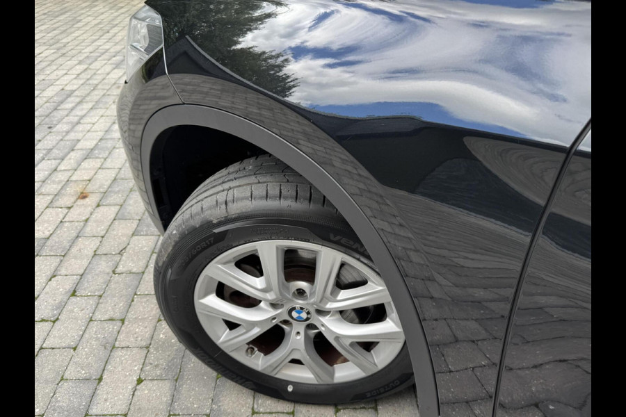 BMW X1 sDrive20i High Executive Automaat | Lederen bekleding | Stoelverwarming | Navigatiesysteem | Cruise control | Climate control |