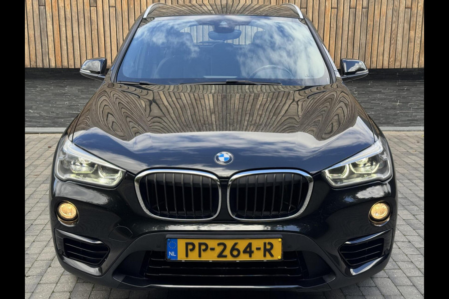 BMW X1 sDrive20i High Executive Automaat | Lederen bekleding | Stoelverwarming | Navigatiesysteem | Cruise control | Climate control |