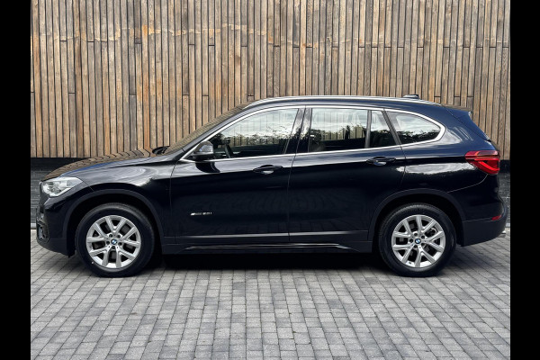 BMW X1 sDrive20i High Executive Automaat | Lederen bekleding | Stoelverwarming | Navigatiesysteem | Cruise control | Climate control |