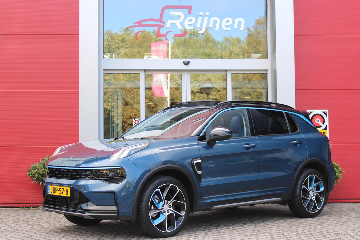 Lynk & Co 01 1.5 261PK PHEV | PANORAMA SCHUIF / KANTELDAK | INFINTY AUDIO | DODEHOEK DETECTIE | NAVIGATIE | DASHBOARD CAMERA | ELEKTRISCHE STOELVERSTELLING MET GEHEUGEN FUNCTIE | DAB+ RADIO | DRAADLOZE APPLE CARPLAY/ANDROID AUTO | DRAADLOZE TELEFOONLADER | ELEKTRISCH BEDIENBARE ACHTERKLEP | STOEL VERWARMING | 360° CAMERA | DODEHOEK DETECTIE | ZWARTE HEMEL BEKLEDING | KEYLESS ENTRY/START | 20" LICHTMETALEN VELGEN |