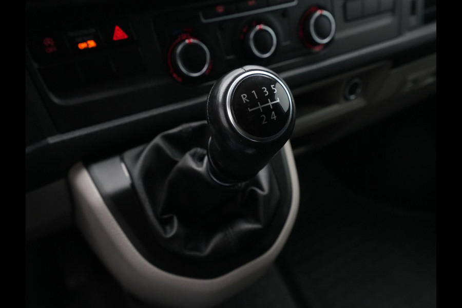 Volkswagen Transporter 2.0 TDI 100pk L1H1 Trekhaak Pdc Cruise airco