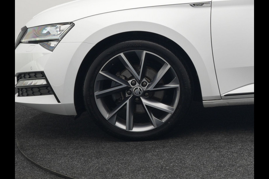 Škoda Superb Combi 1.4 TSI iV Sportline Business Plug In Hybrid 218pk Dealer O.H PHEV | Adaptive Cruise | Alcantara Sportstoelen Memory & Verwarmd | Apple Carplay | Sfeerverlichting | Keyless | Blis | Camera | Virtual | Navigatie | DAB |