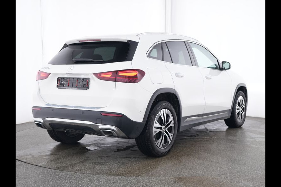 Mercedes-Benz GLA 250 e Plug-In Hybride Panorama Schuif-Kanteldak | Dodehoekassist | Memory Voorstoelen | Sfeerverlichting | 11 kW Laden | Stuur en Stoelverwarming. Inclusief 24 maanden MB Certified garantie voor Europa.