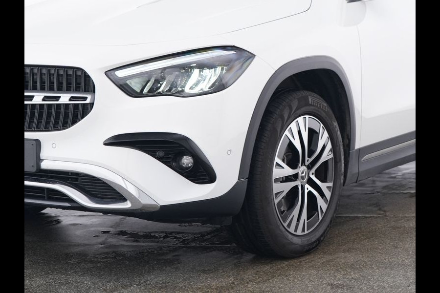 Mercedes-Benz GLA 250 e Plug-In Hybride Panorama Schuif-Kanteldak | Dodehoekassist | Memory Voorstoelen | Sfeerverlichting | 11 kW Laden | Stuur en Stoelverwarming. Inclusief 24 maanden MB Certified garantie voor Europa.