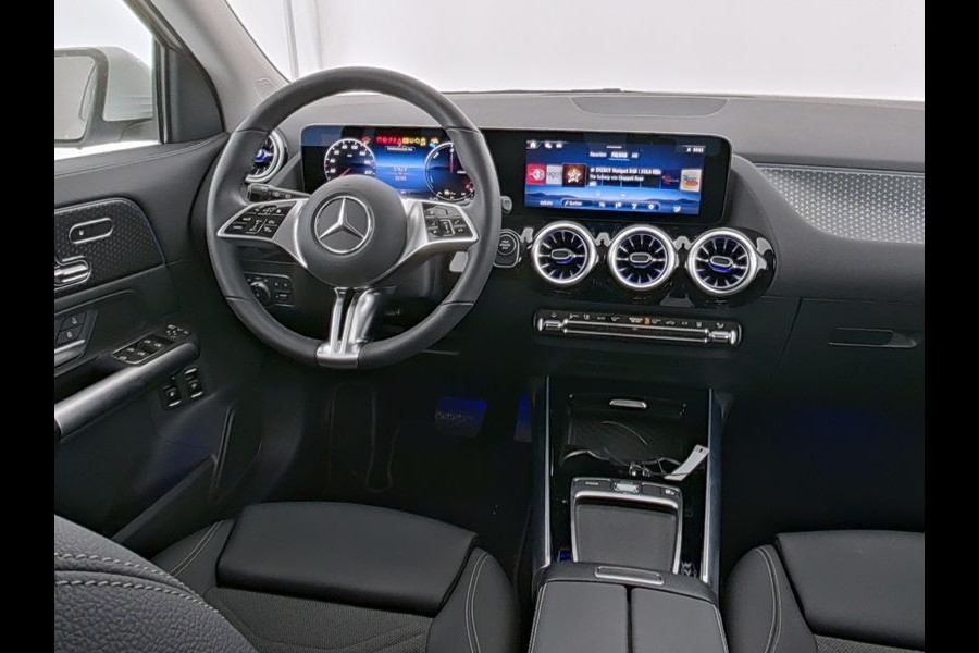 Mercedes-Benz GLA 250 e Plug-In Hybride Panorama Schuif-Kanteldak | Dodehoekassist | Memory Voorstoelen | Sfeerverlichting | 11 kW Laden | Stuur en Stoelverwarming. Inclusief 24 maanden MB Certified garantie voor Europa.
