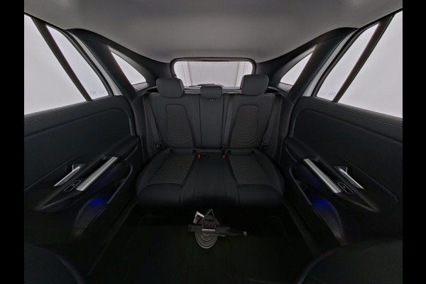 Mercedes-Benz GLA 250 e Plug-In Hybride Panorama Schuif-Kanteldak | Dodehoekassist | Memory Voorstoelen | Sfeerverlichting | 11 kW Laden | Stuur en Stoelverwarming. Inclusief 24 maanden MB Certified garantie voor Europa.