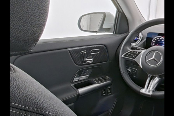 Mercedes-Benz GLA 250 e Plug-In Hybride Panorama Schuif-Kanteldak | Dodehoekassist | Memory Voorstoelen | Sfeerverlichting | 11 kW Laden | Stuur en Stoelverwarming. Inclusief 24 maanden MB Certified garantie voor Europa.
