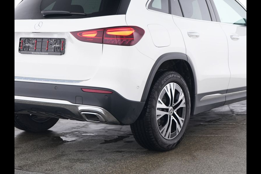 Mercedes-Benz GLA 250 e Plug-In Hybride Panorama Schuif-Kanteldak | Dodehoekassist | Memory Voorstoelen | Sfeerverlichting | 11 kW Laden | Stuur en Stoelverwarming. Inclusief 24 maanden MB Certified garantie voor Europa.