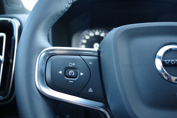 Volvo XC40 1.5 T4 211 PK Recharge R-Design Expression, LED, Leder-Alcantara, Camera