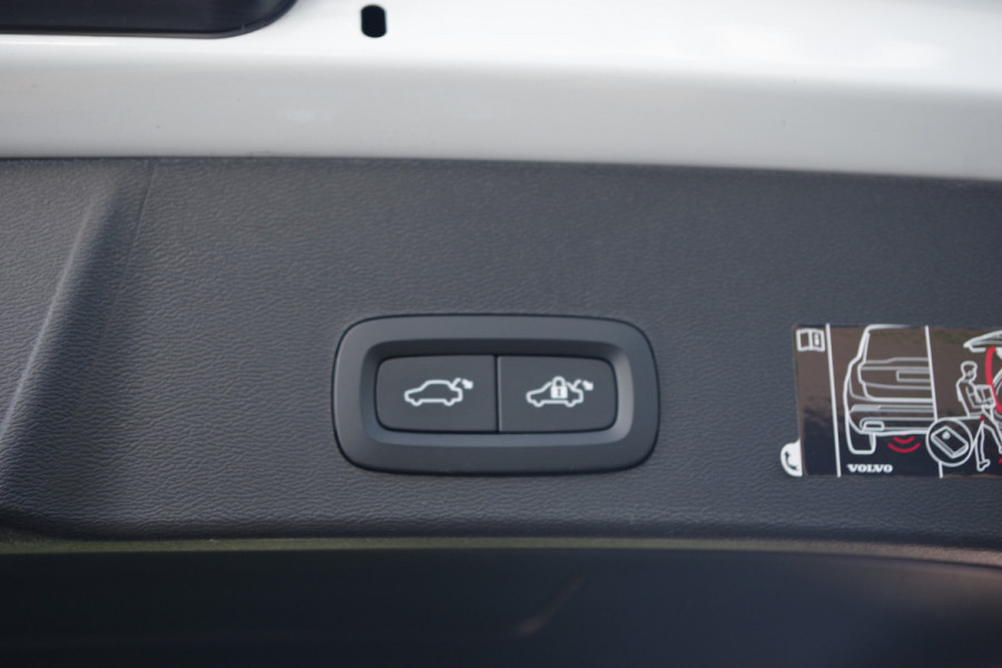 Volvo XC40 1.5 T4 211 PK Recharge R-Design Expression, LED, Leder-Alcantara, Camera