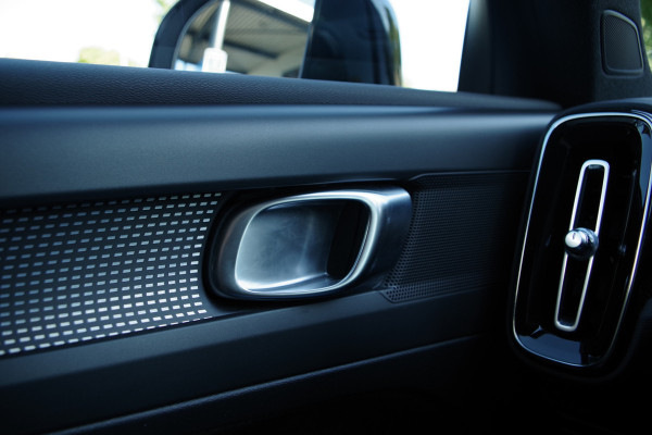 Volvo XC40 1.5 T4 211 PK Recharge R-Design Expression, LED, Leder-Alcantara, Camera