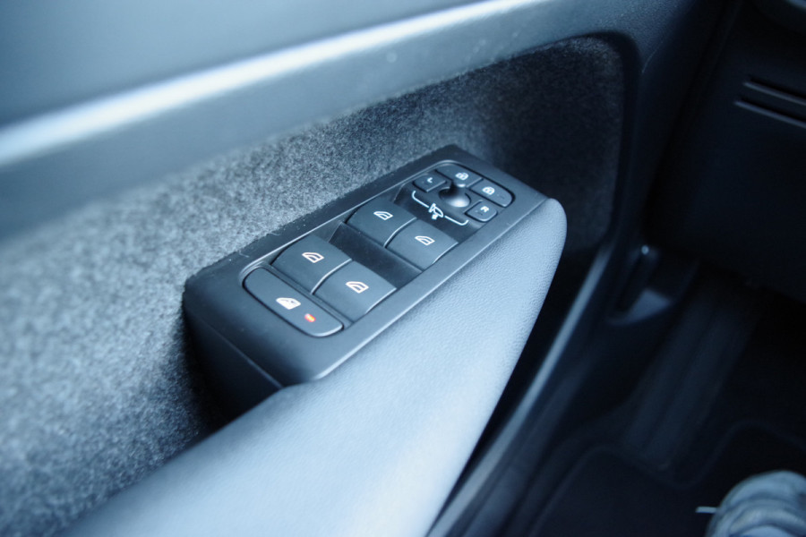 Volvo XC40 1.5 T4 211 PK Recharge R-Design Expression, LED, Leder-Alcantara, Camera