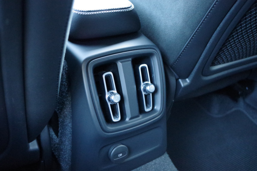 Volvo XC40 1.5 T4 211 PK Recharge R-Design Expression, LED, Leder-Alcantara, Camera