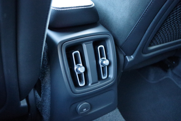 Volvo XC40 1.5 T4 211 PK Recharge R-Design Expression, LED, Leder-Alcantara, Camera