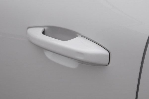 Volvo XC40 T4 211PK Automaat Recharge R-Design / Cruise control / leder met alcantara / elektrische achterklep / keyless entry / Apple carplay / Parkeersensoren met camera / getinte ramen /