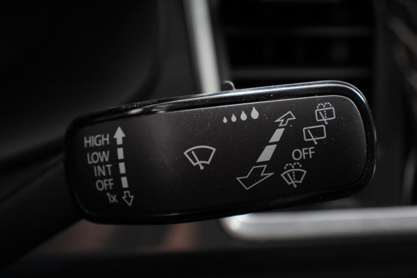 Seat Ateca 1.5 TSI DSG Style Nieuw type Demo! | Climate Control Parkeer sensoren Cruise control DAB Led Lichtmetalen Velgen
