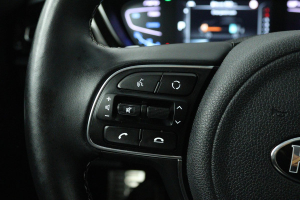 Kia Niro 1.6 GDi Hybrid ExecutiveLine (PANORAMADAK, TREKHAAK AFNEEMBAAR, JBL SOUND, STOELKOELING/VERWARMING, DEALER ONDERHOUDEN)